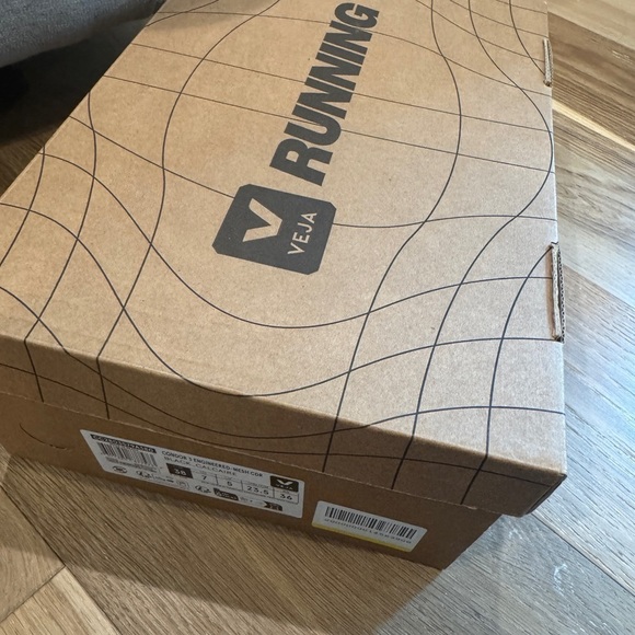 New in box VEJA
Condor 3 Road-Running
Shoes Black Calcaire Sz 38 - Picture 2 of 6